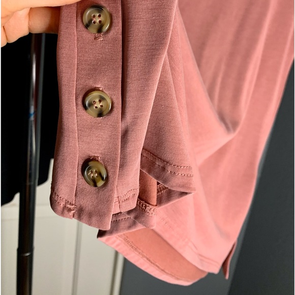 GREEN ENVELOPE Blouse w/ Button Details LARGE - Picture 3 of 3